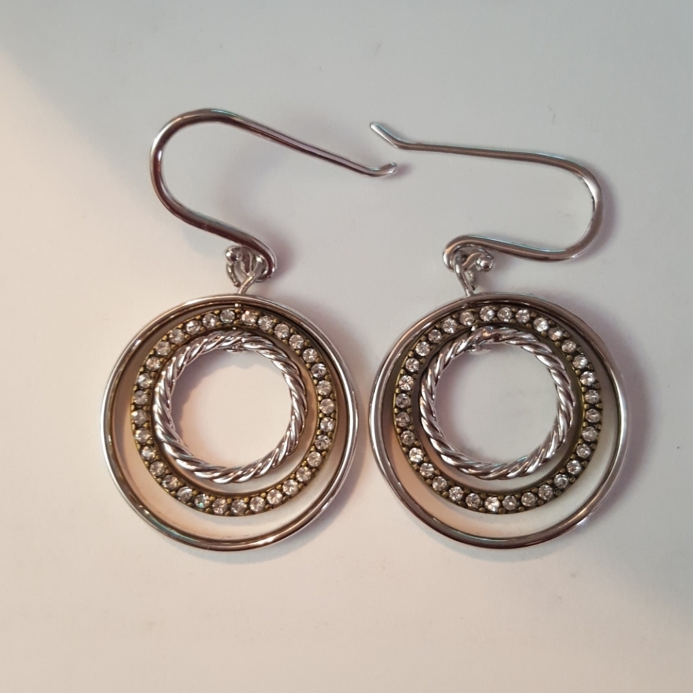 Round earrings